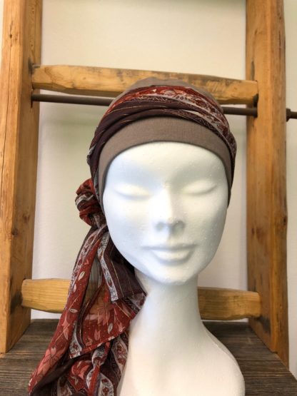 bonnet taupe avec foulard