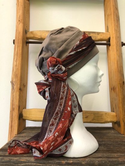 bonnet taupe avec foulard – Image 2