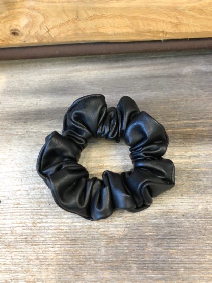 chouchou en simili-cuir noir