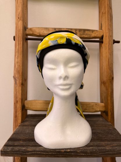 bonnet noir avec foulard