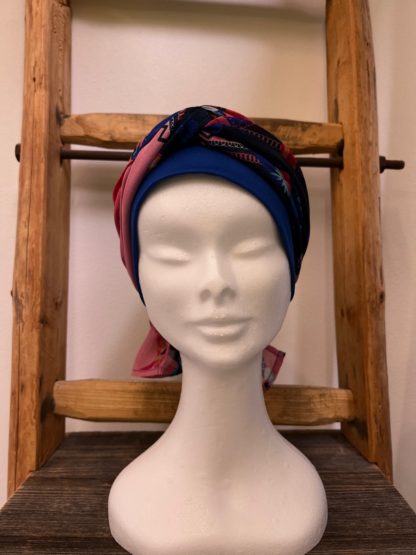 bonnet bleu roi avec foulard