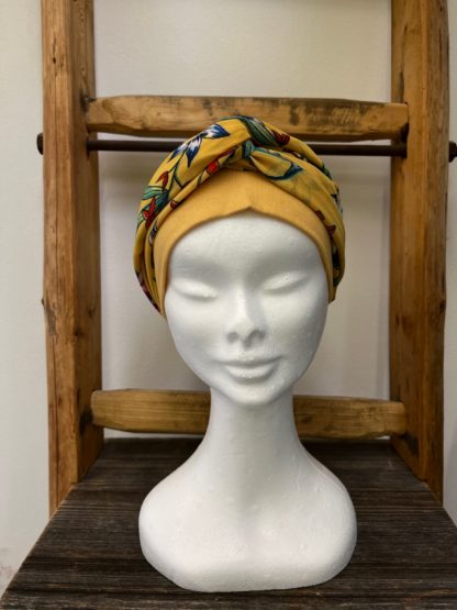 bonnet jaune miel avec foulard
