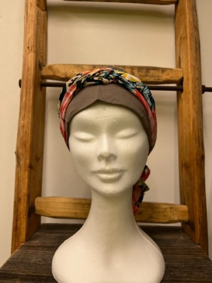 bonnet taupe avec foulard