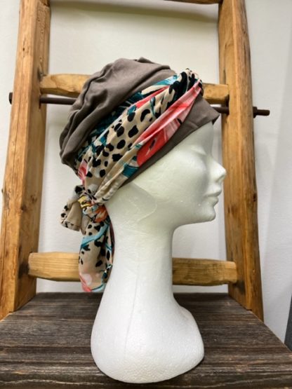 bonnet taupe avec foulard – Image 2