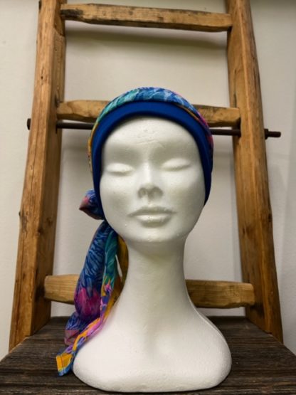 bonnet bleu roi avec foulard