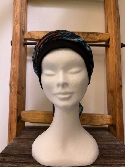 bonnet noir avec foulard