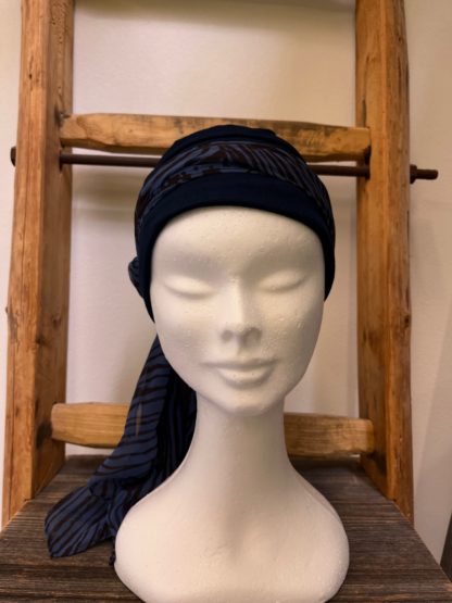 bonnet bleu marine avec foulard