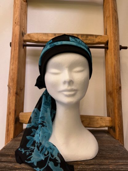 bonnet noir avec foulard