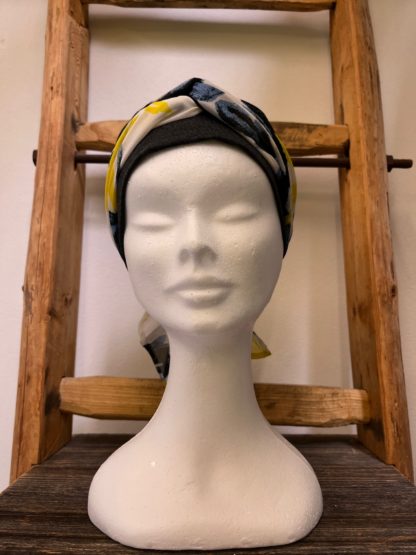 bonnet gris anthracite avec foulard