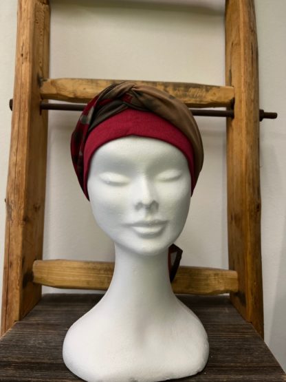 bonnet rouge avec foulard