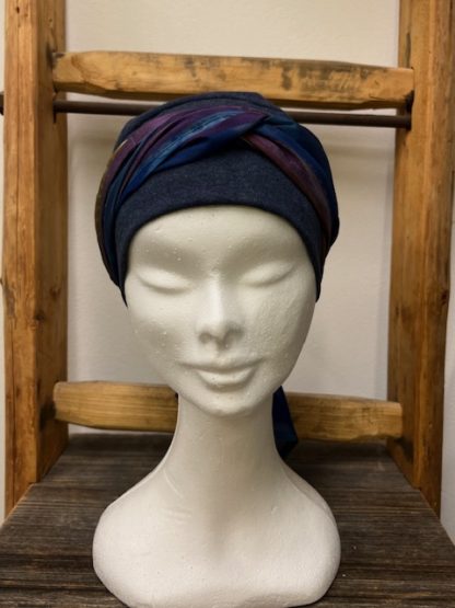 bonnet bleu avec foulard