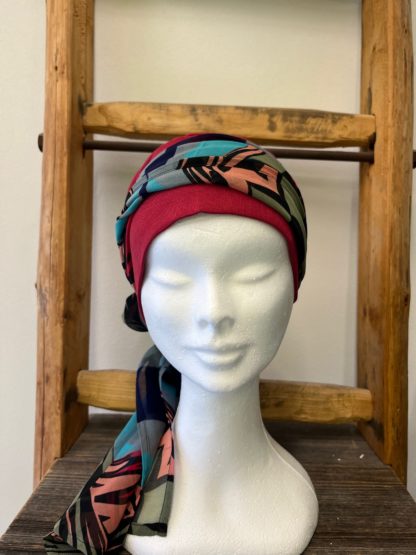 bonnet rouge avec foulard