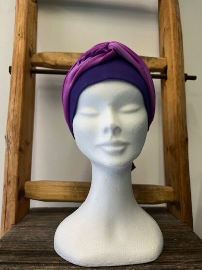 bonnet violet avec foulard