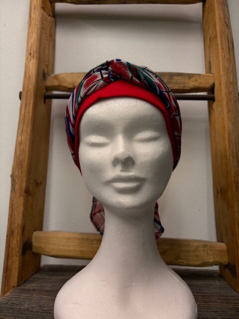 bonnet rouge en coton avec foulard
