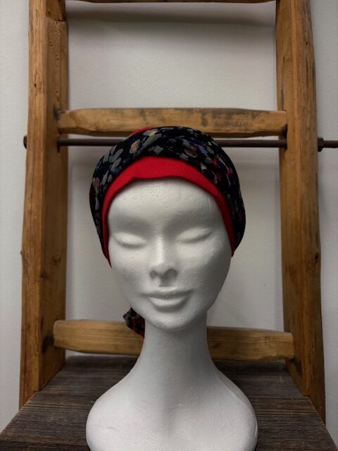 bonnet rouge en coton avec foulard