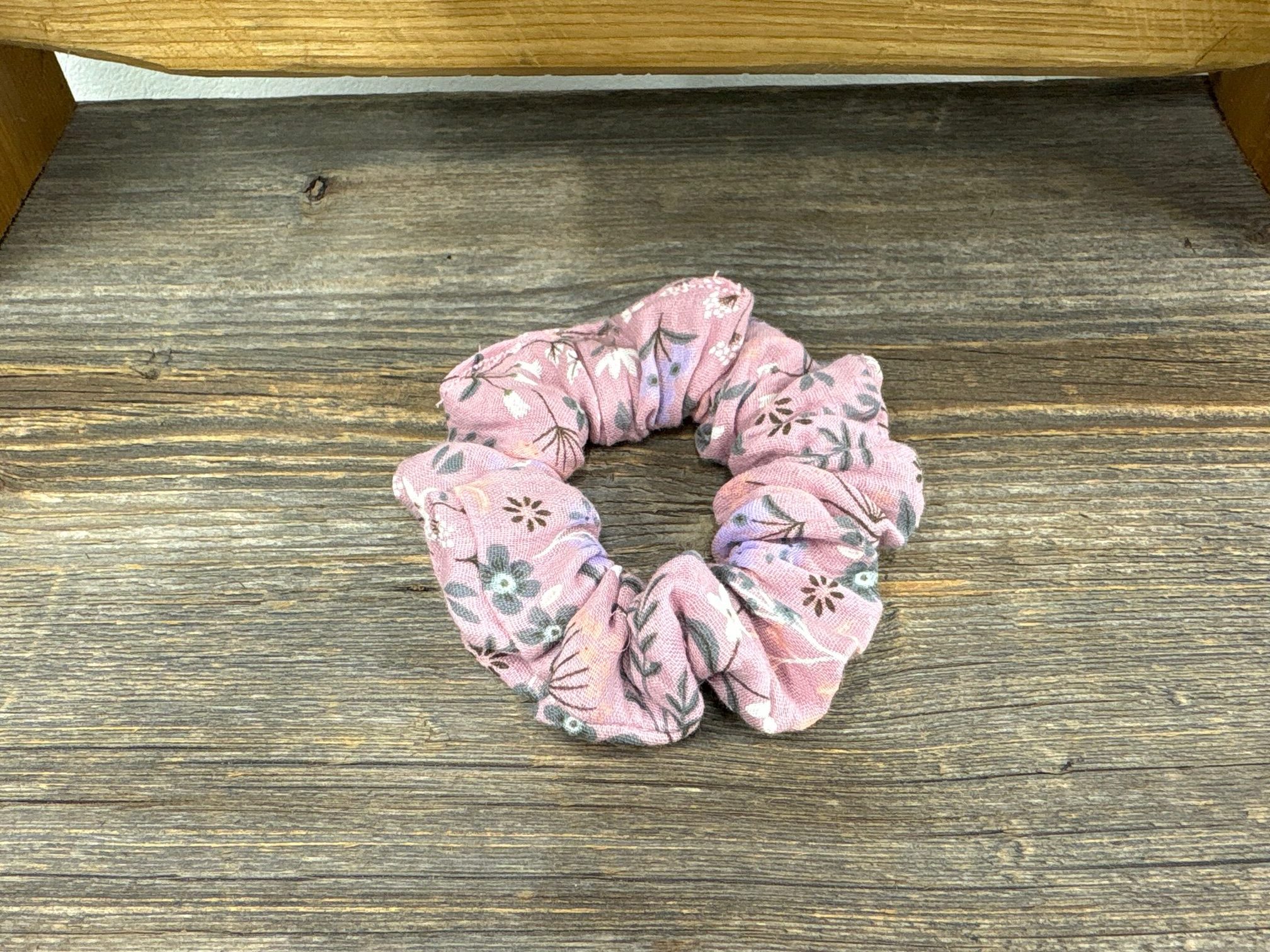 chouchou rose à fleurs